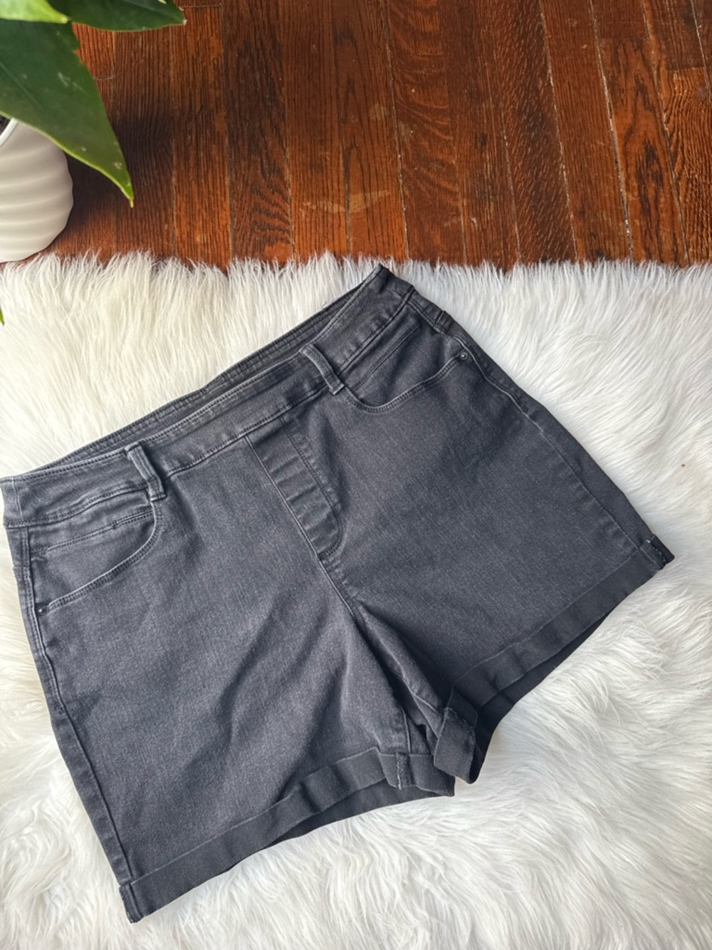 Black Denim Shorts Pull On Women's Large Stretch Mid Rise Casual